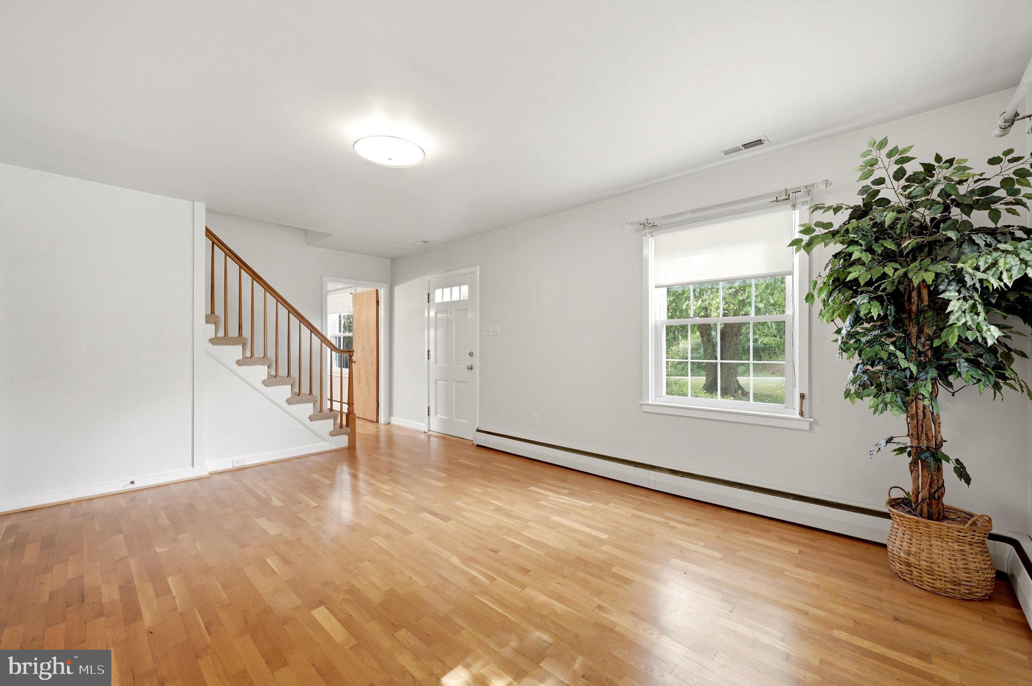 17751 Harmony Church Road Hamilton, VA 20158 - Photo 13 of 66 Living Room