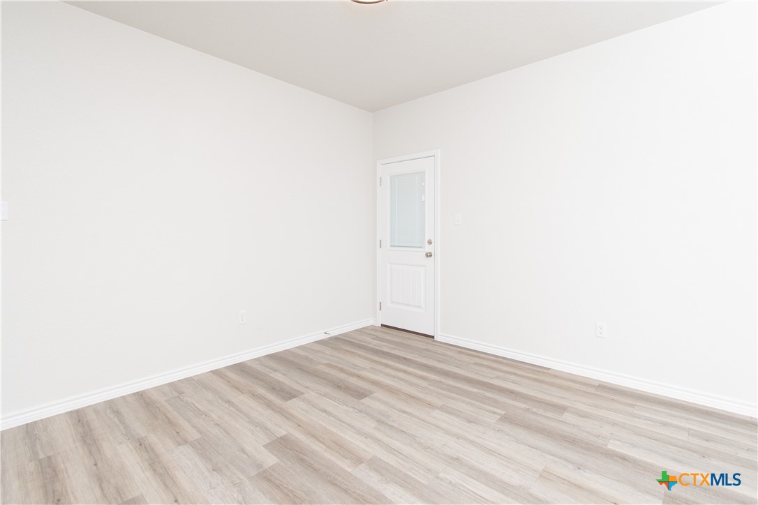 121 Leon Lane, Unit B Copperas Cove, TX 76522 - Photo 5 of 18 a view of room