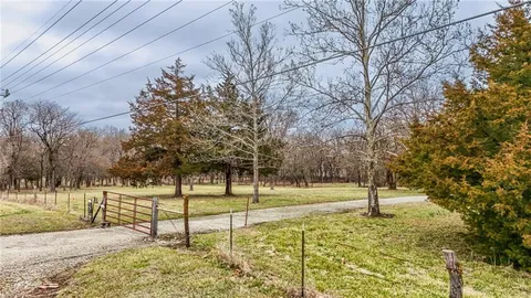 $100,000 | 4745 Highway 33, Wellsville, KS 66092