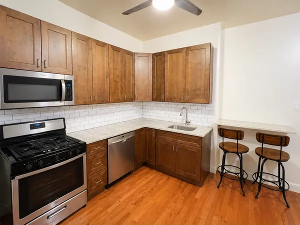 $2,700 | 2502 North Kedzie Boulevard, Unit 1, Chicago, IL 60647