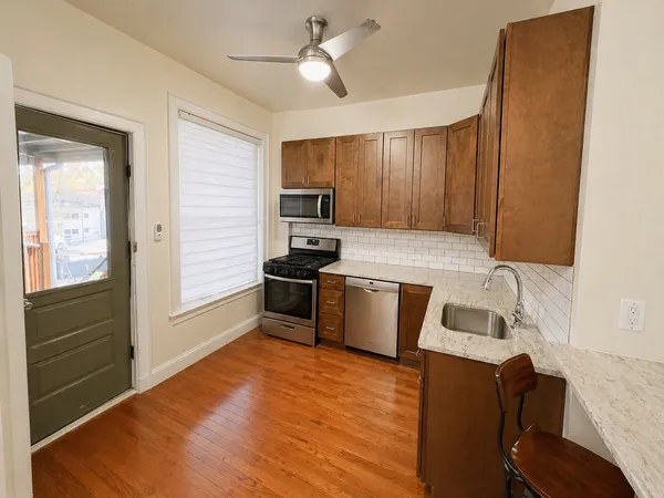 $2,700 | 2502 North Kedzie Boulevard, Unit 1, Chicago, IL 60647