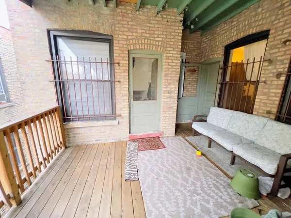 $2,700 | 2502 North Kedzie Boulevard, Unit 1, Chicago, IL 60647