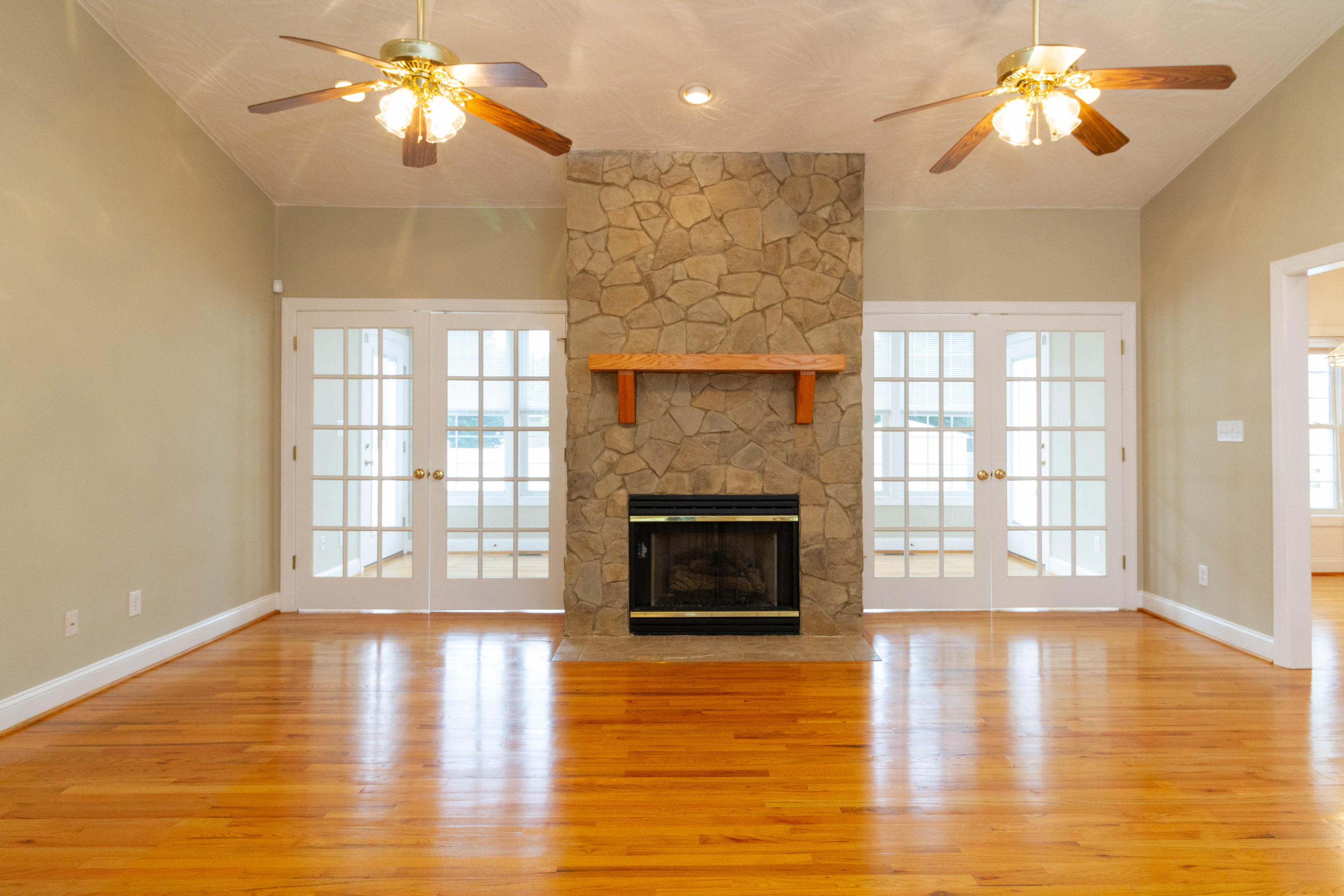 3504 Pinnacle Ridge Road Northeast Roanoke, VA 24012 - Photo 2 of 10 Living Room