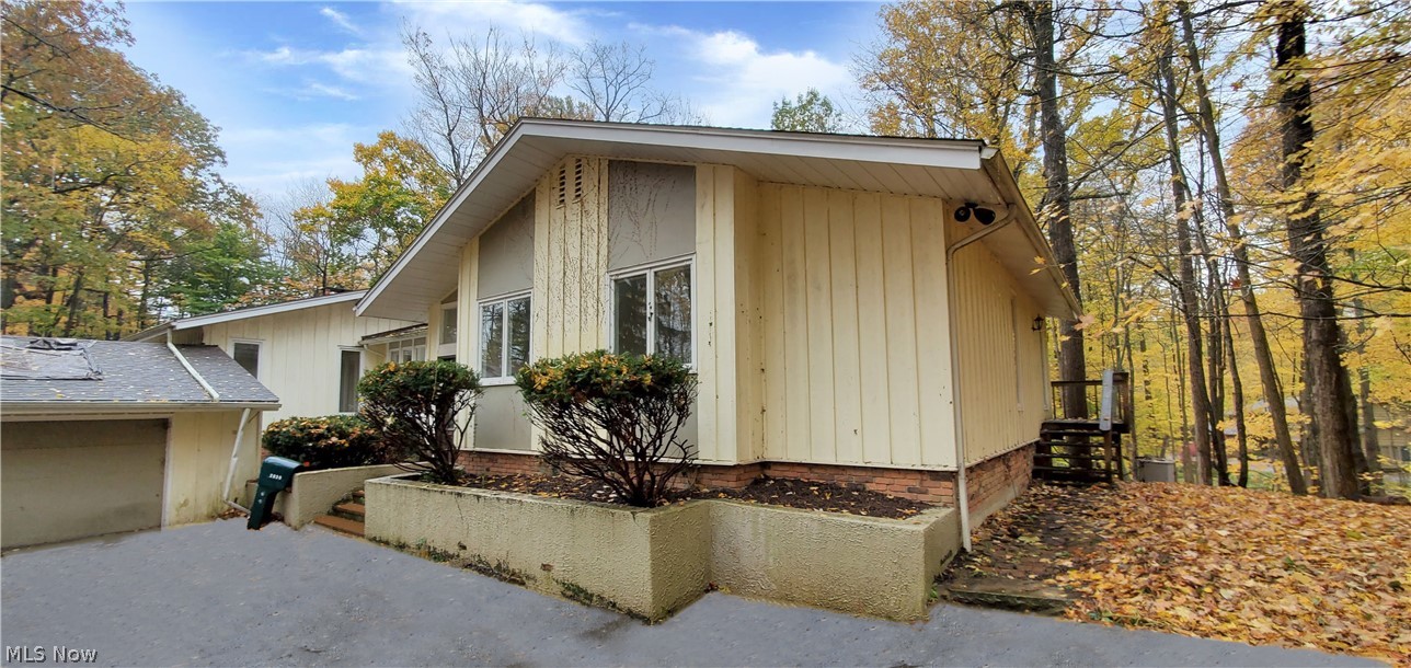 2830 Lander Road Cleveland, OH 44124 - Photo 4 of 20