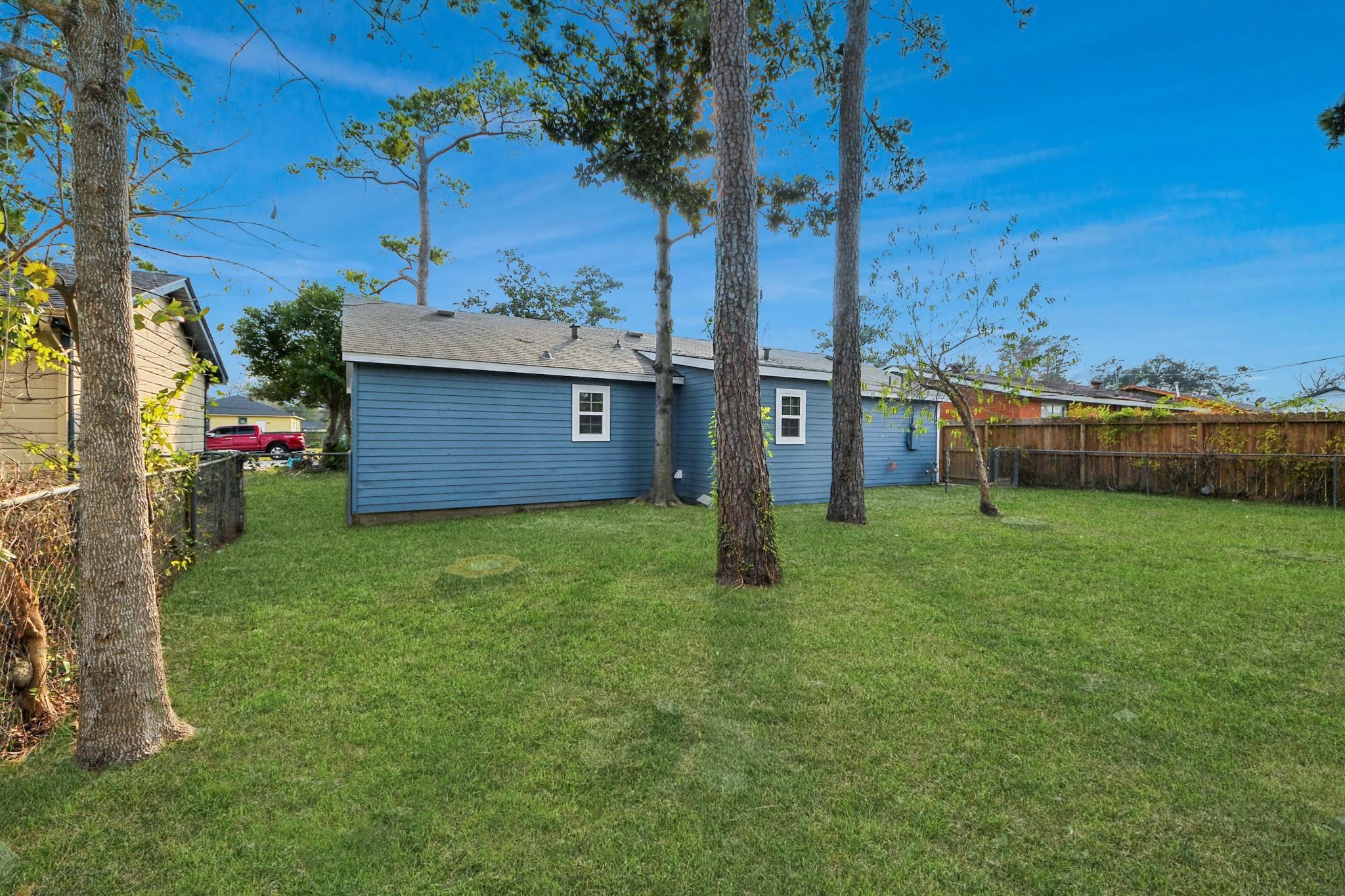 6511 Mohawk Street Houston, TX 77016 - Photo 29 of 32 Backyard