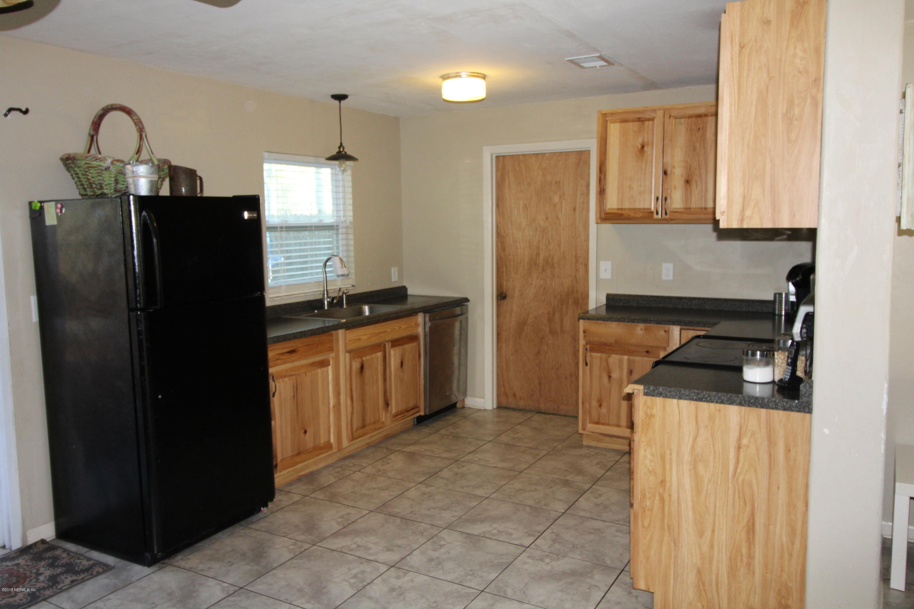 527 Southwest 13th Street Lake Butler, FL 32054 - Photo 7 of 14 kitchen