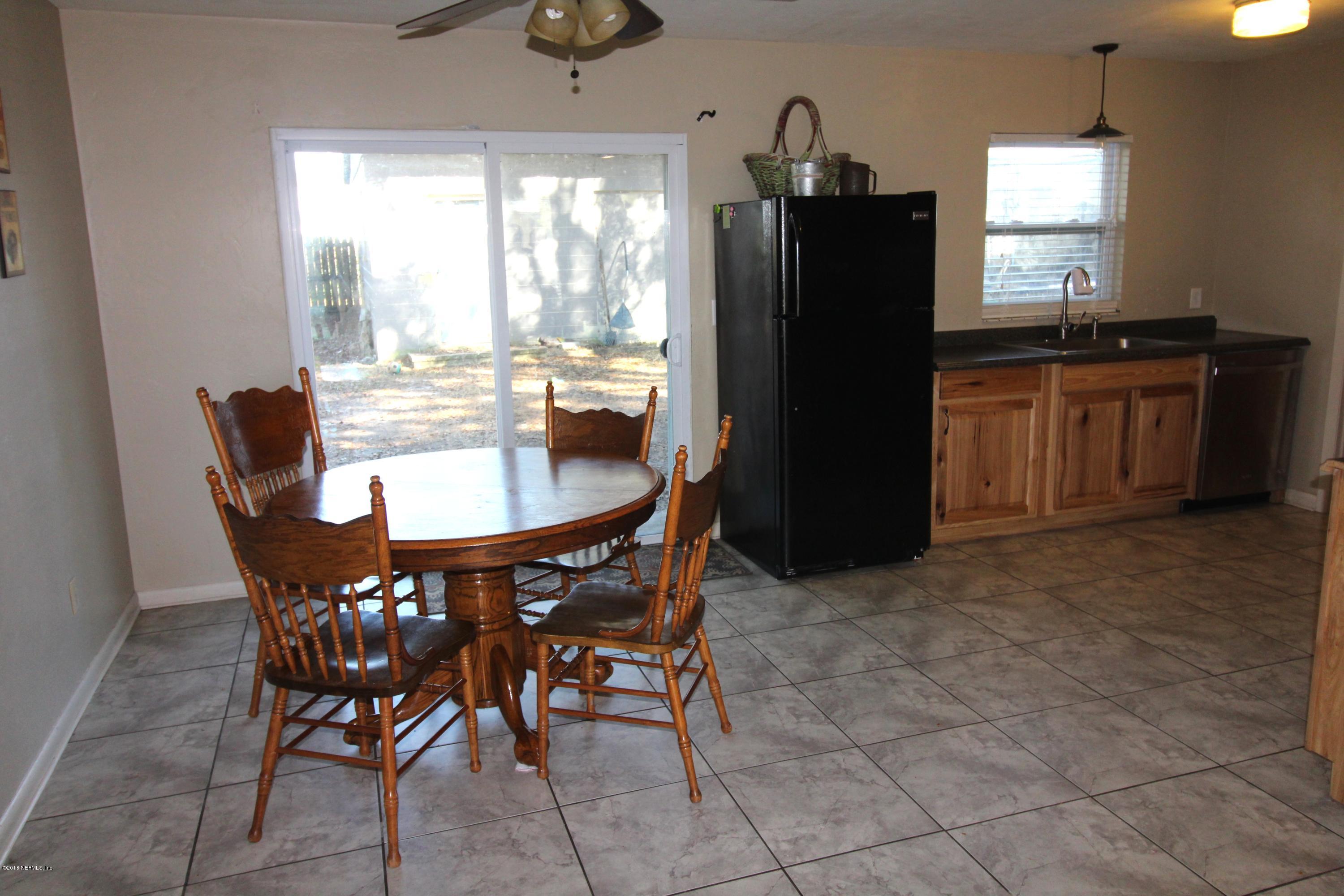 527 Southwest 13th Street Lake Butler, FL 32054 - Photo 9 of 14 kitchen/dining