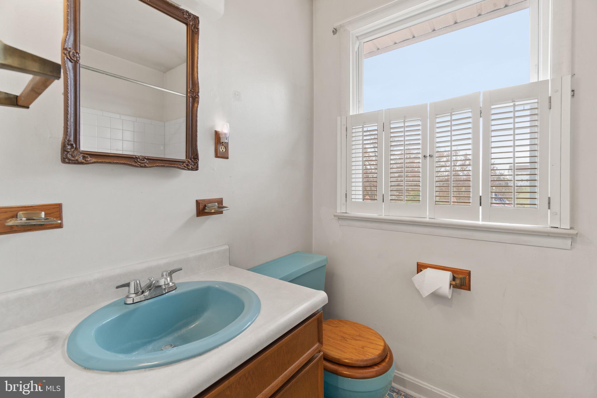 42567 Spinks Ferry Road Leesburg, VA 20176 - Photo 14 of 37 Bathroom