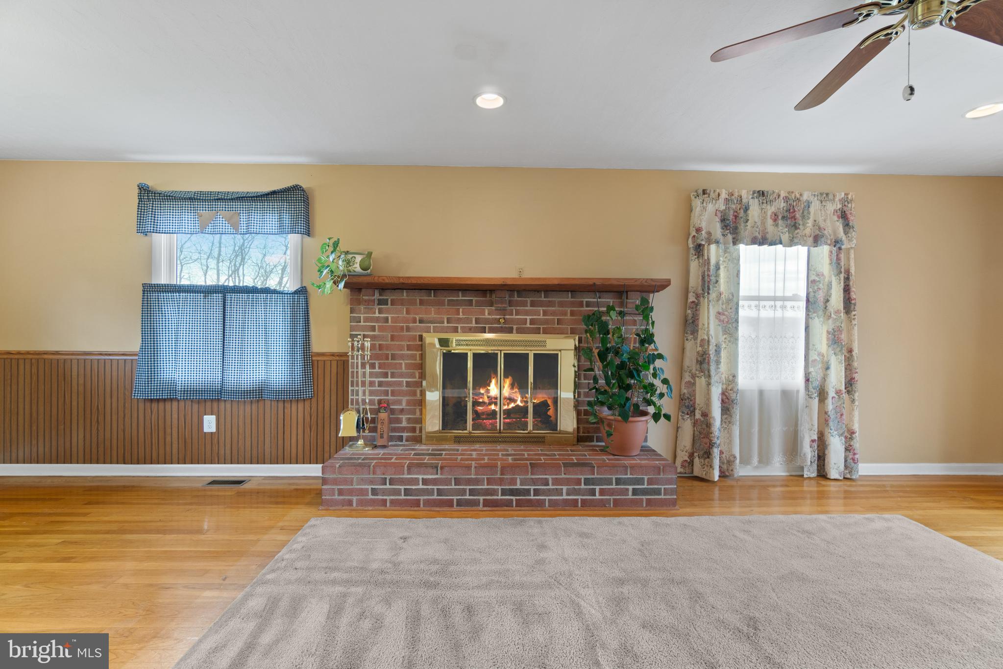 42567 Spinks Ferry Road Leesburg, VA 20176 - Photo 6 of 37 Living Room