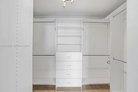 $515,000 | 725 Northeast 22nd Street, Unit 8B, Miami, FL 33137
