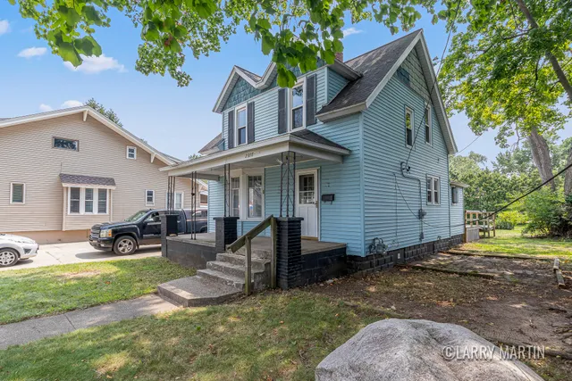 $180,000 | 2338 Lee Street Southwest, Wyoming, MI 49519