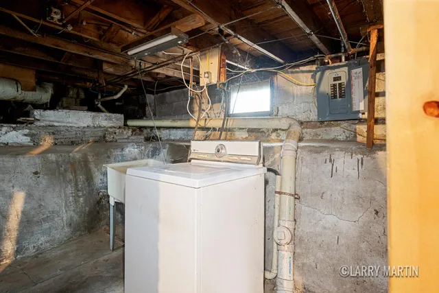 $180,000 | 2338 Lee Street Southwest, Wyoming, MI 49519