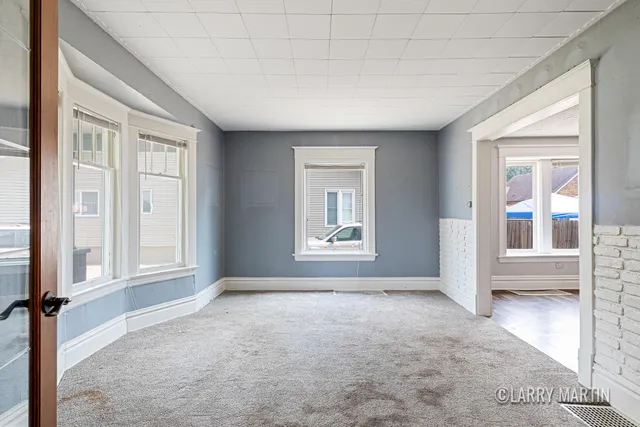 $180,000 | 2338 Lee Street Southwest, Wyoming, MI 49519