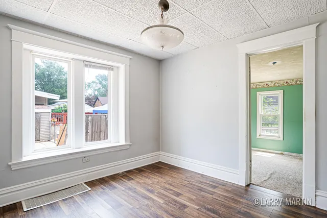 $180,000 | 2338 Lee Street Southwest, Wyoming, MI 49519