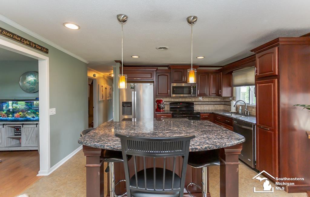 8271 Douglas Road Lambertville, MI 48144 - Photo 13 of 47 50085707-12.JPG