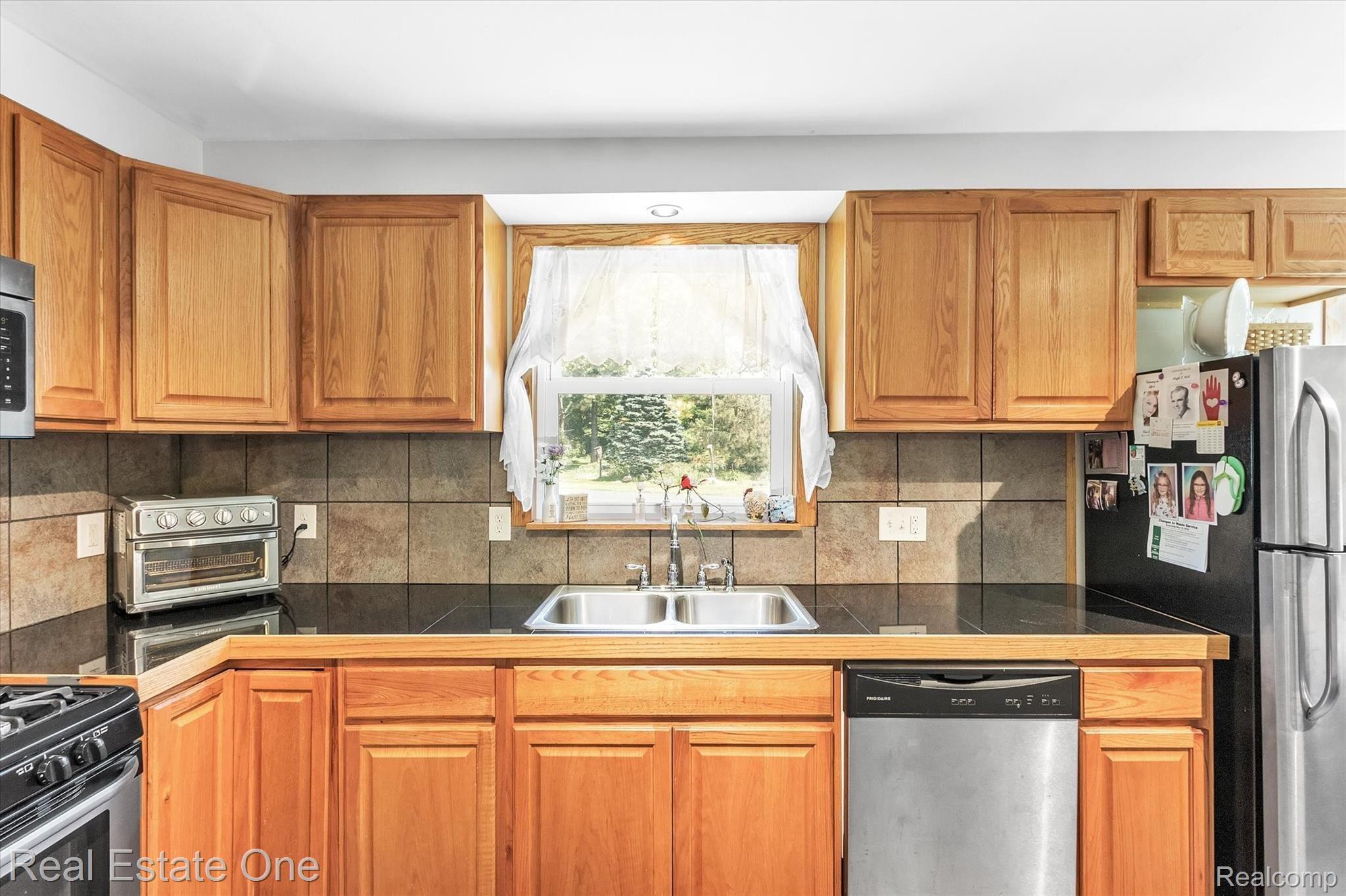 26110 King Road Romulus, MI 48174 - Photo 14 of 52 14-26110-King-Rd-WindowStill-Real-Estate-Photography-14.jpg