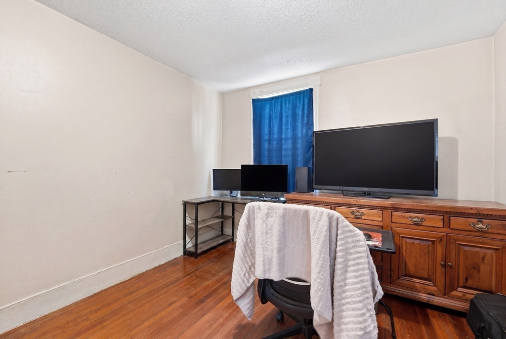 42 Berkshire Street Springfield, MA 01151 - Photo 12 of 36
