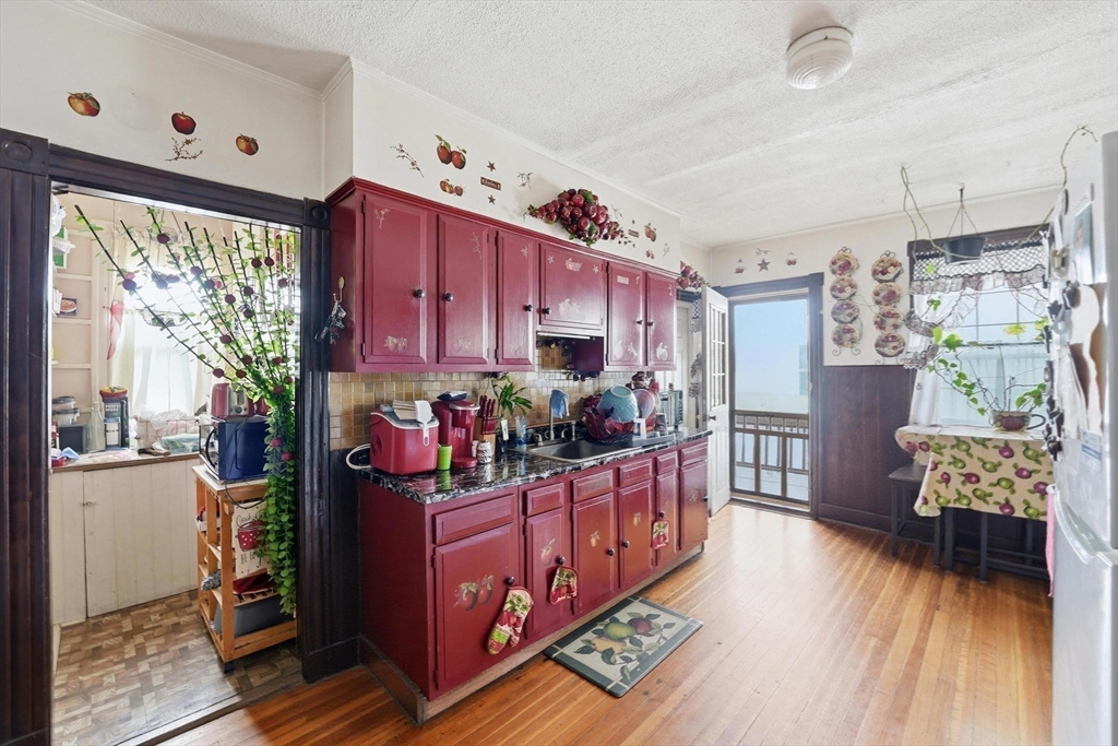 42 Berkshire Street Springfield, MA 01151 - Photo 13 of 36
