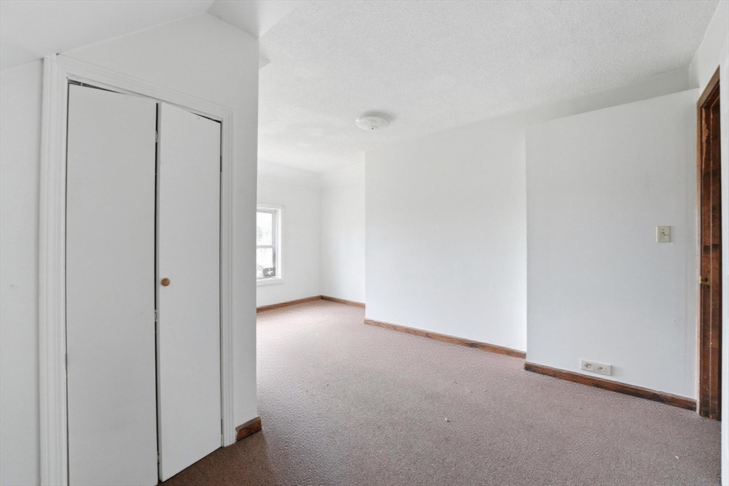 42 Berkshire Street Springfield, MA 01151 - Photo 25 of 36