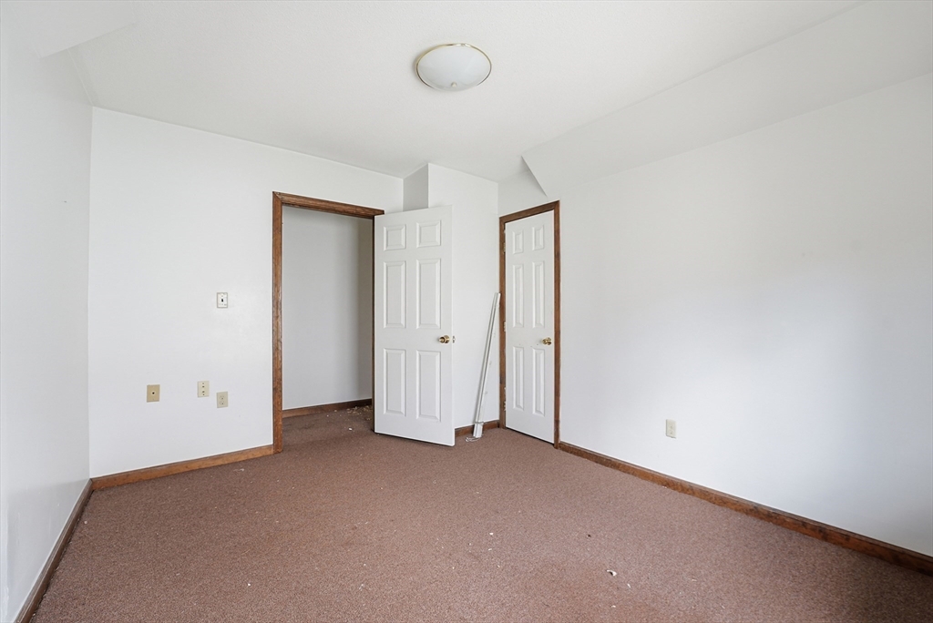 42 Berkshire Street Springfield, MA 01151 - Photo 28 of 36