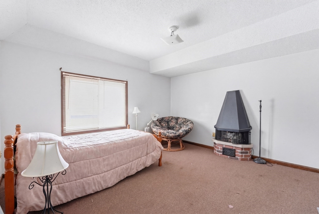 42 Berkshire Street Springfield, MA 01151 - Photo 29 of 36