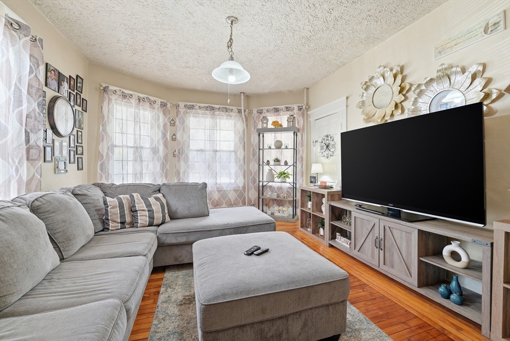 42 Berkshire Street Springfield, MA 01151 - Photo 3 of 36