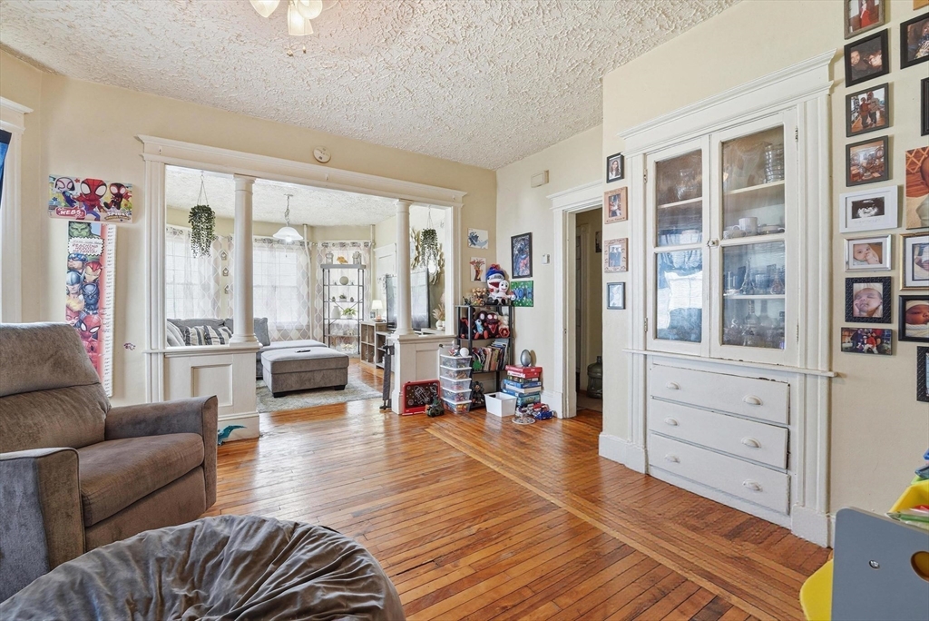 42 Berkshire Street Springfield, MA 01151 - Photo 5 of 36