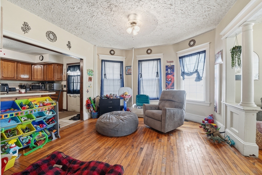42 Berkshire Street Springfield, MA 01151 - Photo 6 of 36