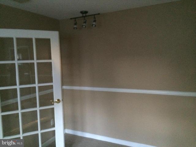 174 Dunlap Road Pasadena, MD 21122 - Photo 4 of 16 Living Room