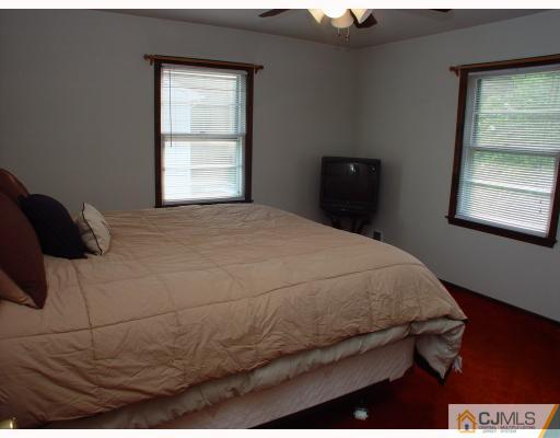 18 Oak Tree Road Monmouth Junction, NJ 08852 - Photo 5 of 10 Gallery Image 5