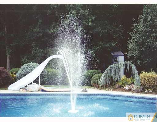 18 Oak Tree Road Monmouth Junction, NJ 08852 - Photo 8 of 10 Gallery Image 8