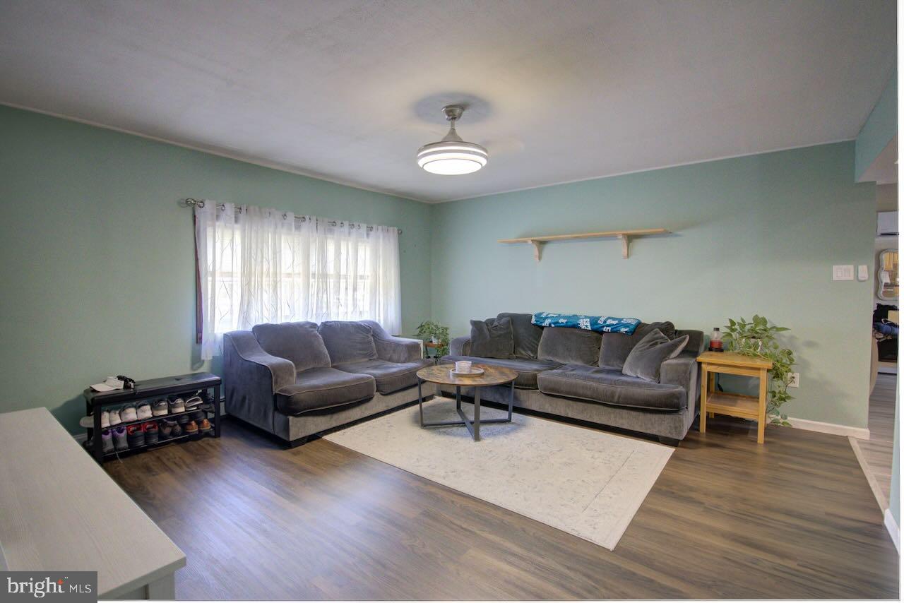 18 Plumtree Road Levittown, PA 19056 - Photo 6 of 22