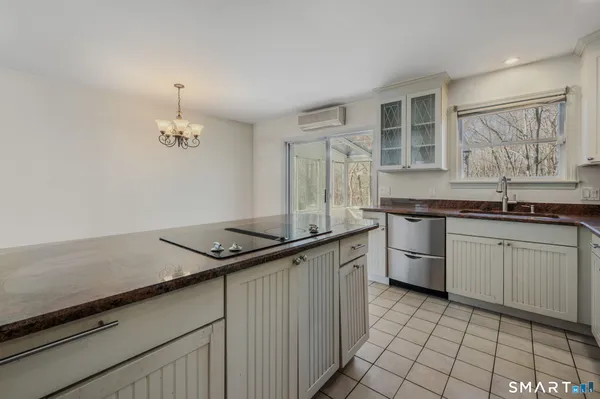 $365,000 | 5 Windy Ridge Place, Unit 5, Waterford, CT 06385