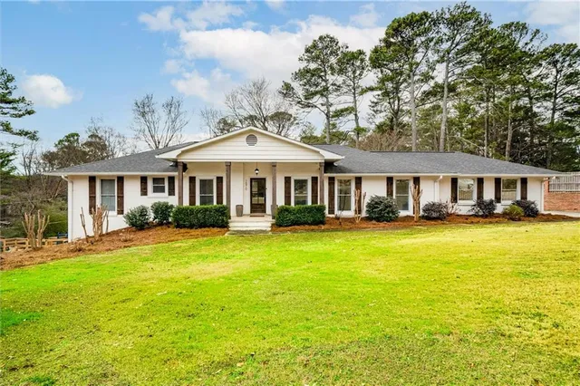 $750,000 | 1570 King Arthur Court Southeast, Smyrna, GA 30080