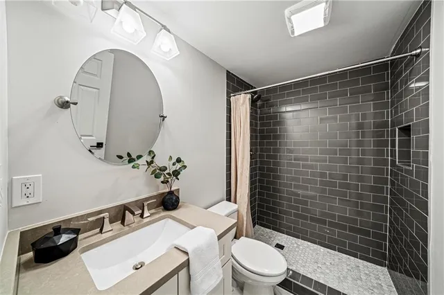 $750,000 | 1570 King Arthur Court Southeast, Smyrna, GA 30080