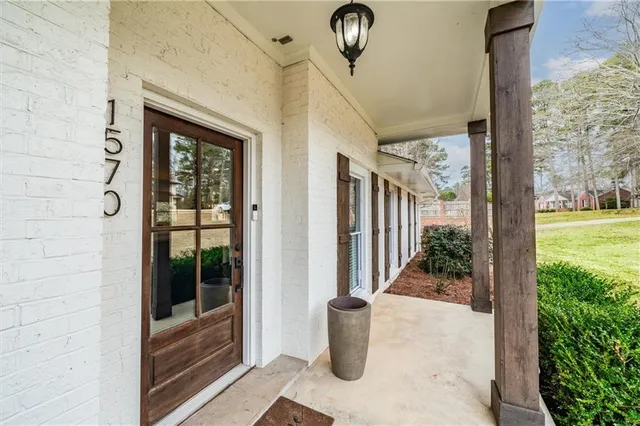 $750,000 | 1570 King Arthur Court Southeast, Smyrna, GA 30080