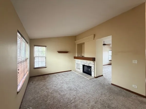 $2,250 | 2418 Oneida Lane, Unit 2418, Naperville, IL 60563