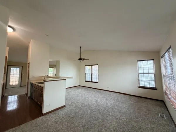 $2,250 | 2418 Oneida Lane, Unit 2418, Naperville, IL 60563