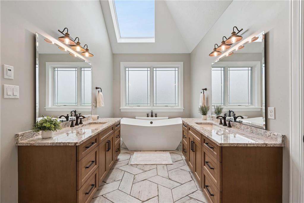 503 Ridge Court Wexford, PA 15090 - Photo 24 of 50 Dual vanitys and soaking tub.