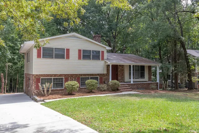 $2,650 | 417 Landerwood Lane, Chapel Hill, NC 27517