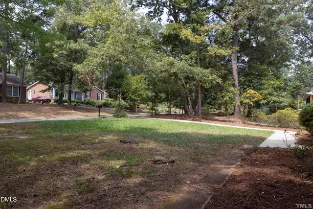 $2,650 | 417 Landerwood Lane, Chapel Hill, NC 27517