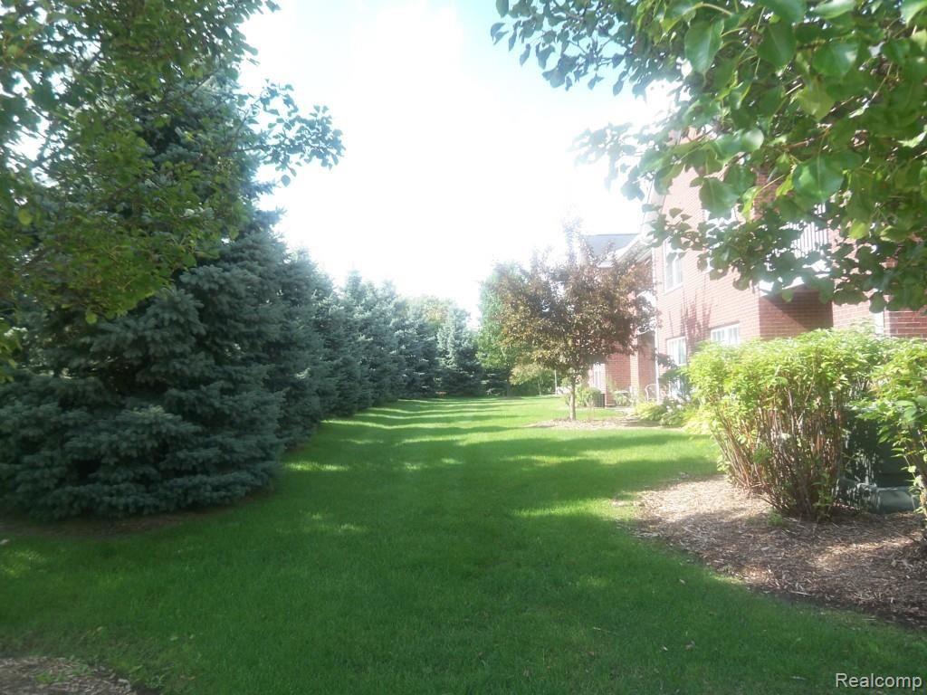 33500 Utica Road Fraser, MI 48026 - Photo 60 of 65 100_6596.jpg