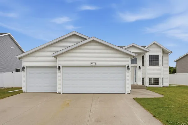 $360,000 | 4419 48th Street South, Fargo, ND 58104
