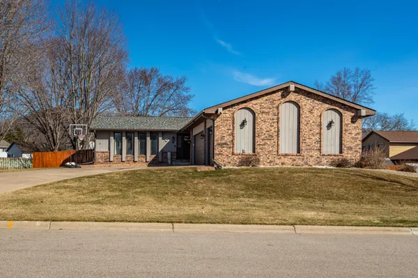 $459,900 | 1206 Greenridge Drive, Onalaska, WI 54650