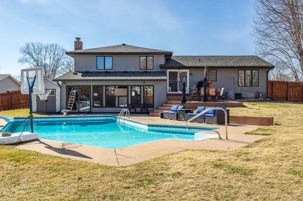 $459,900 | 1206 Greenridge Drive, Onalaska, WI 54650