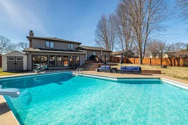 $459,900 | 1206 Greenridge Drive, Onalaska, WI 54650