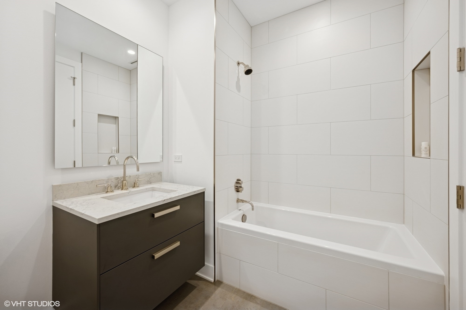 403 North Wabash Avenue, Unit 17C Chicago, IL 60611 - Photo 21 of 30 a bathroom with a tub sink and mirror