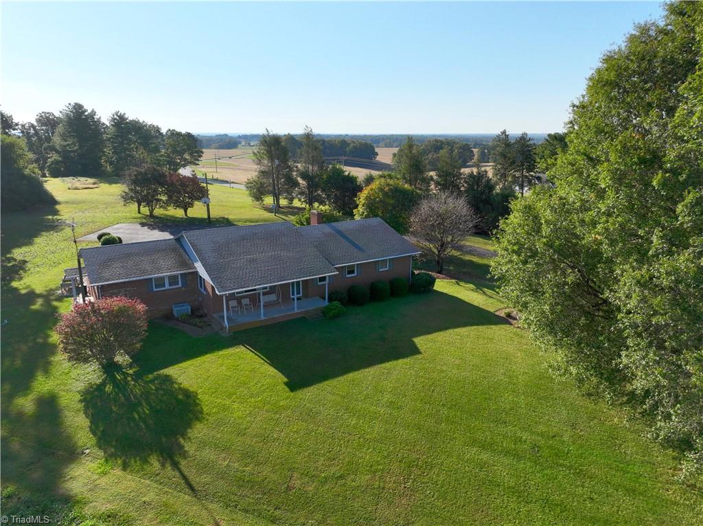 703 Twin Oaks Road Elkin, NC 28621 - Photo 11 of 33