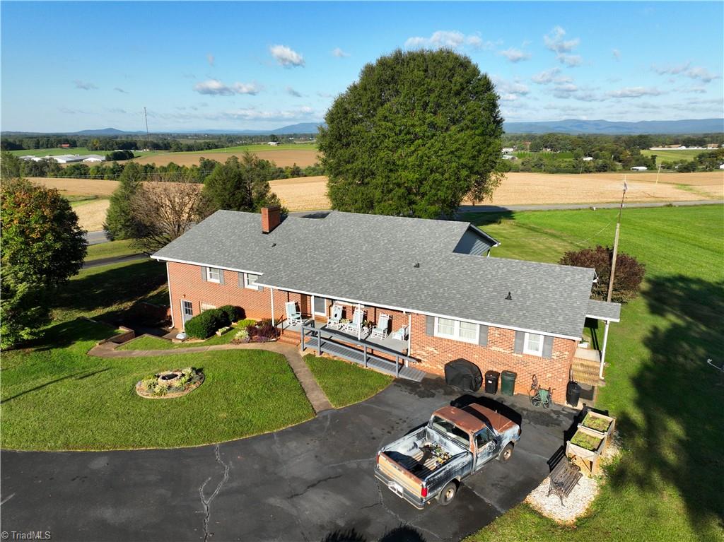 703 Twin Oaks Road Elkin, NC 28621 - Photo 12 of 33