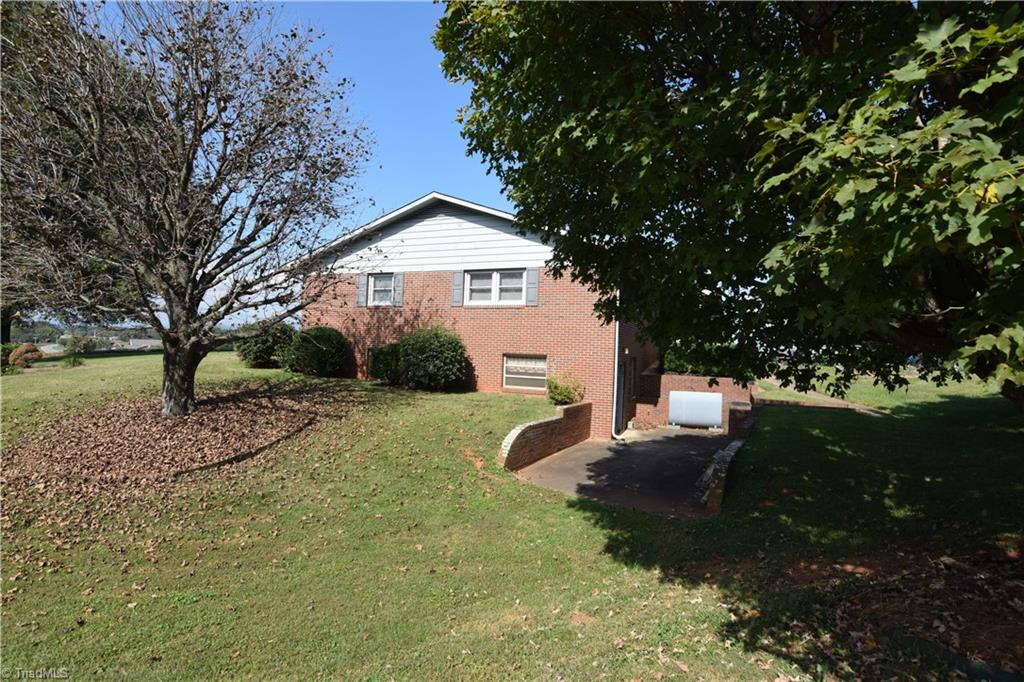 703 Twin Oaks Road Elkin, NC 28621 - Photo 15 of 33